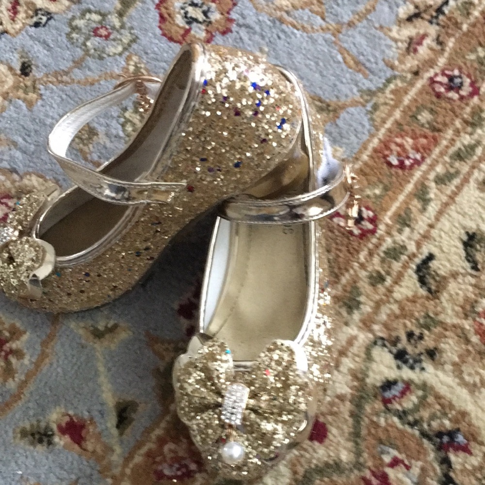 Cadidi Dinos gold sparkle dress shoes size 11